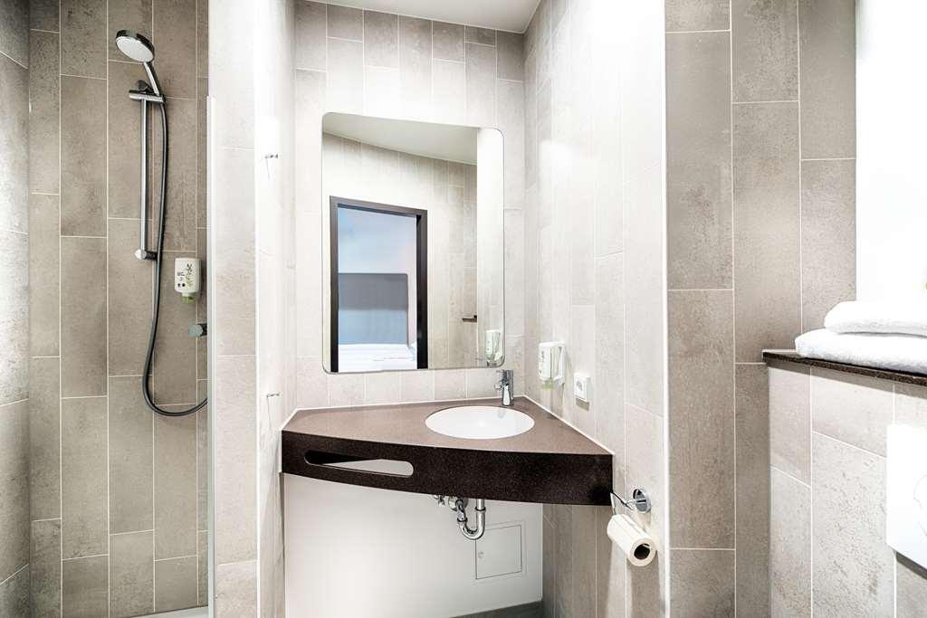 B&B Hotel Stuttgart-Neckarhafen Estugarda Quarto foto
