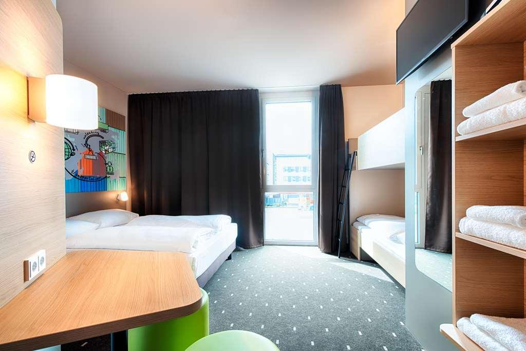 B&B Hotel Stuttgart-Neckarhafen Estugarda Quarto foto
